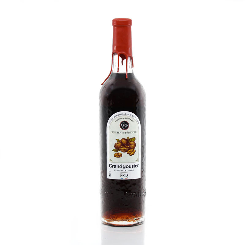 Apéritif artisanal à la Noix du Cellier du Périgord.